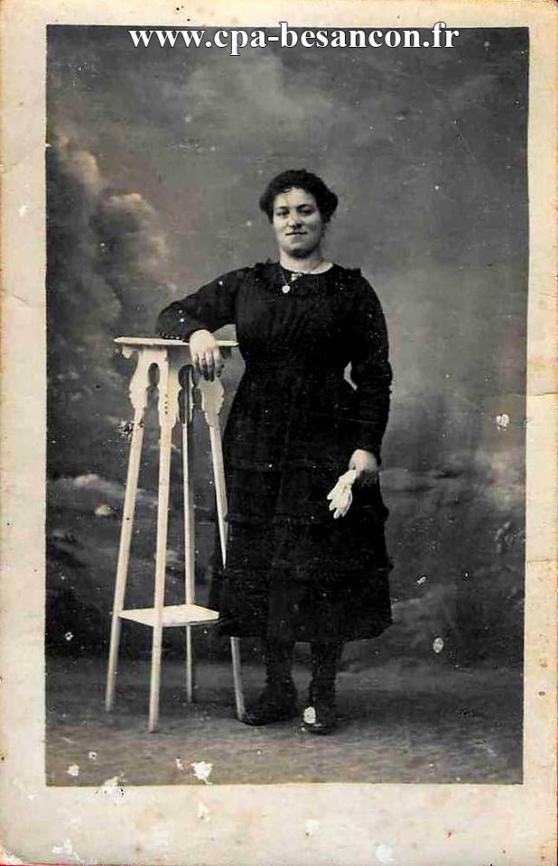 BESANÇON - Portrait d une femme